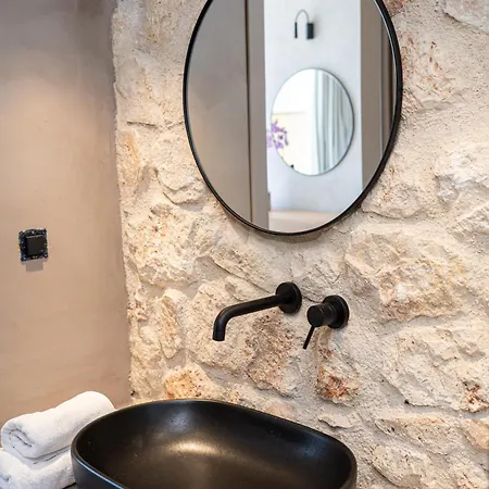Hotell Lithos Art Svoronata